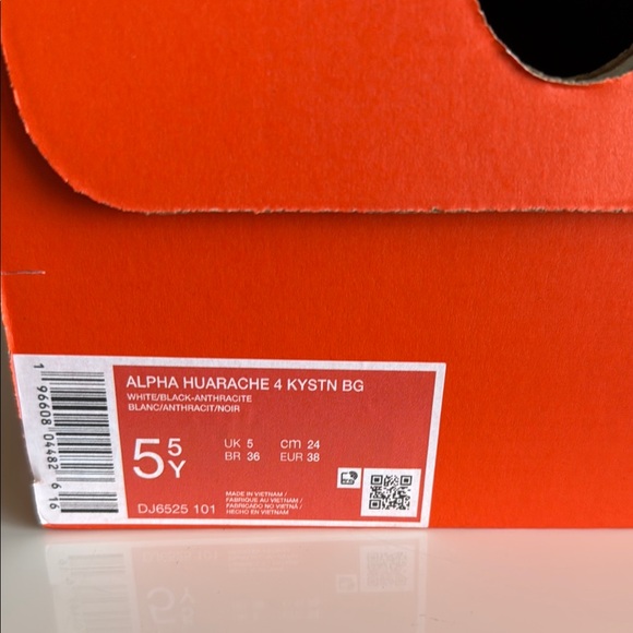 Nike Cleats - Picture 7 of 11